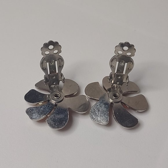 Vintage Metal Clip On Flower Earrings - Picture 8 of 10